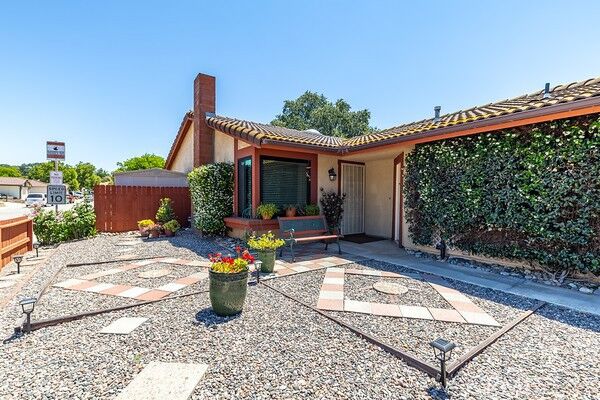 Property Photo:  1318 Oleander Lane  CA 93446 