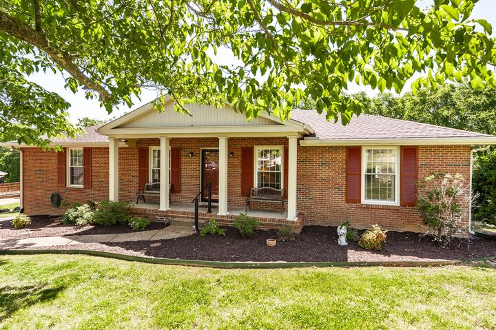 Property Photo: 131 Honeysuckle Dr TN 37075