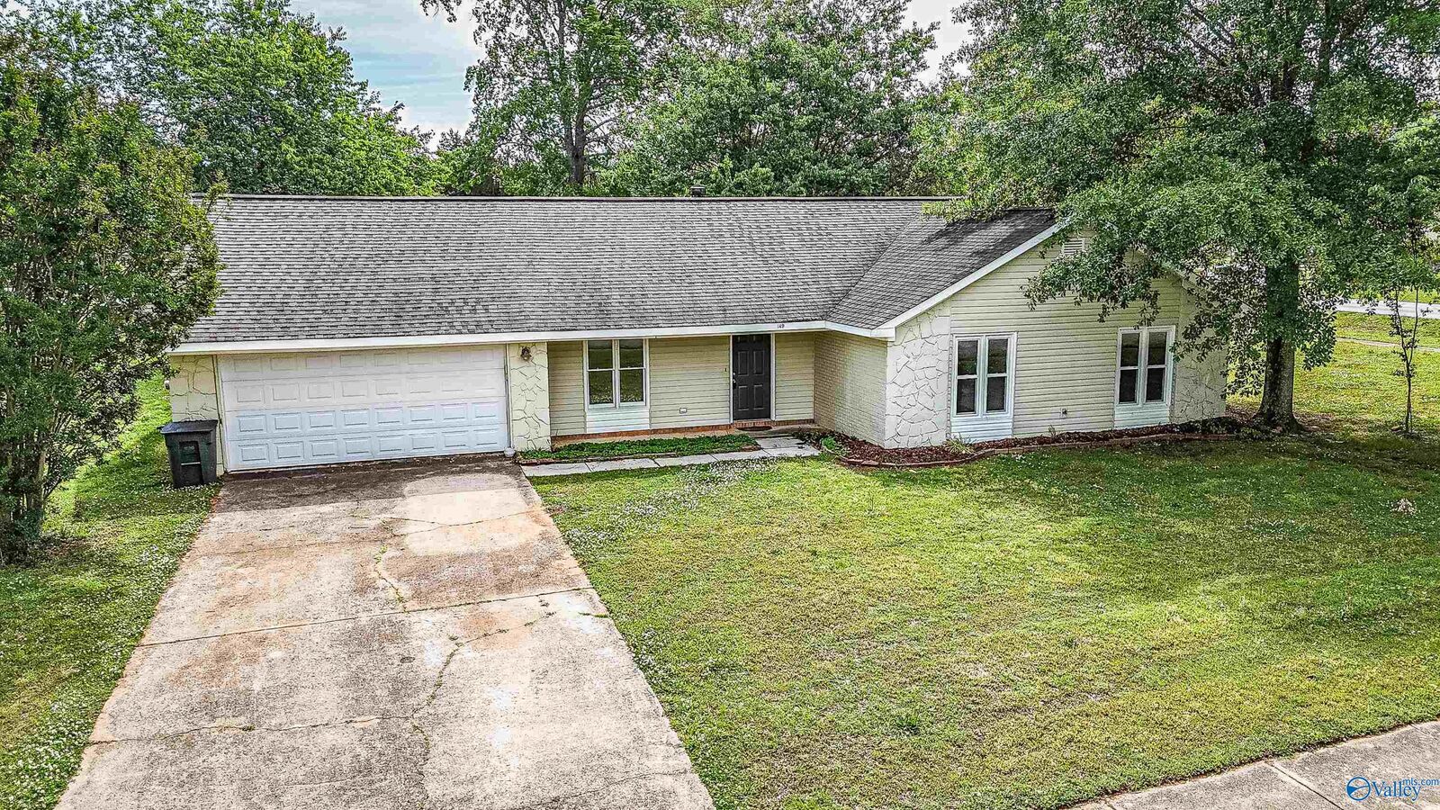 Property Photo:  149 Bibb Drive  AL 35758 