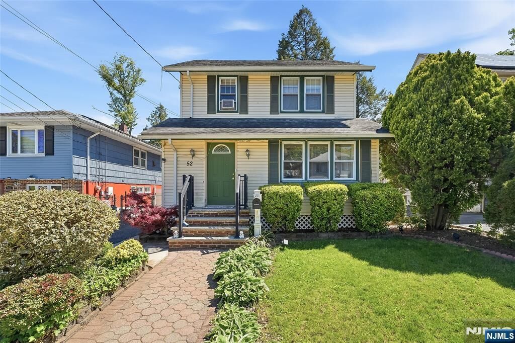 Property Photo:  52 Harcourt Avenue  NJ 07621 