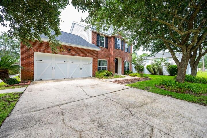 Property Photo:  1015 Sterling Oaks Boulevard  LA 70461 