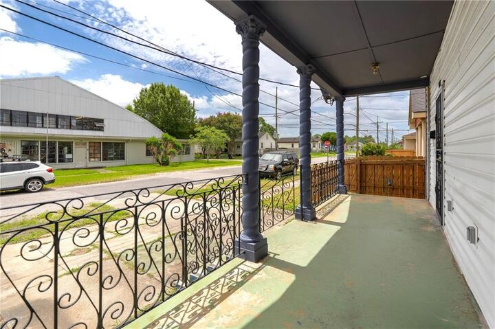 Property Photo:  1008 10 Charbonnet Street  LA 70117 