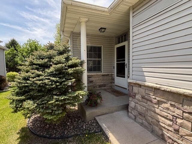 Property Photo:  724 Gilfillan Lane  MN 55127 