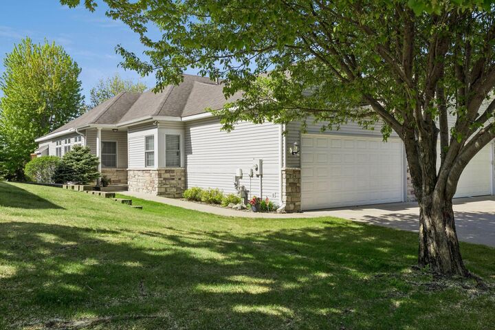 Property Photo:  724 Gilfillan Lane  MN 55127 