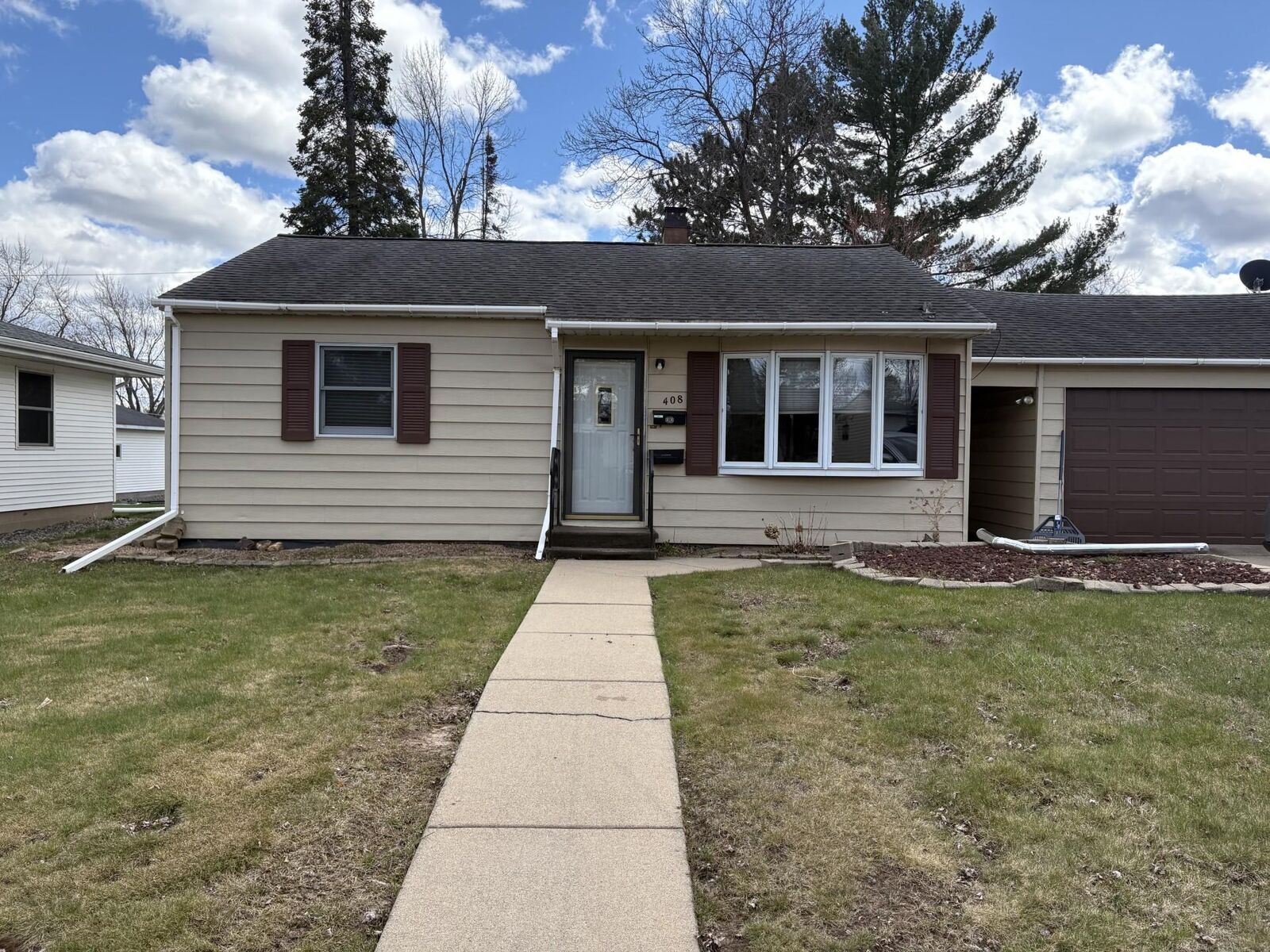 Property Photo:  408 E 32nd Street  MN 55746 