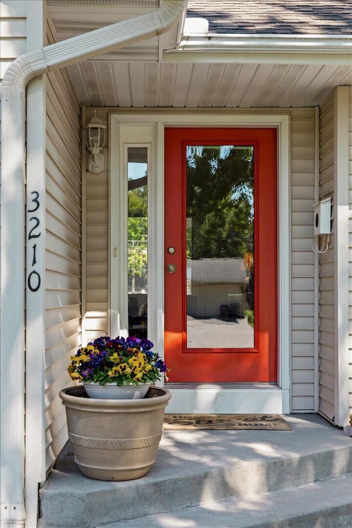 Property Photo:  3210 Scott Avenue N  MN 55422 