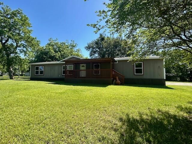 Property Photo:  817 S 7th Avenue  TX 75860 