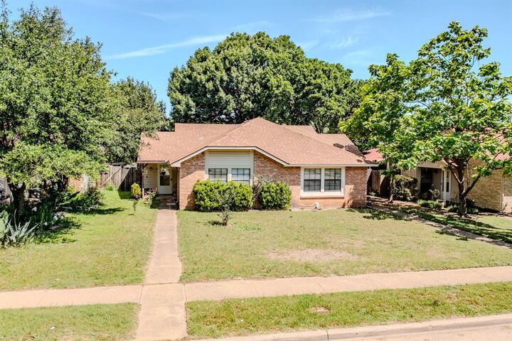 Property Photo: 7105 Pineberry Road TX 75249