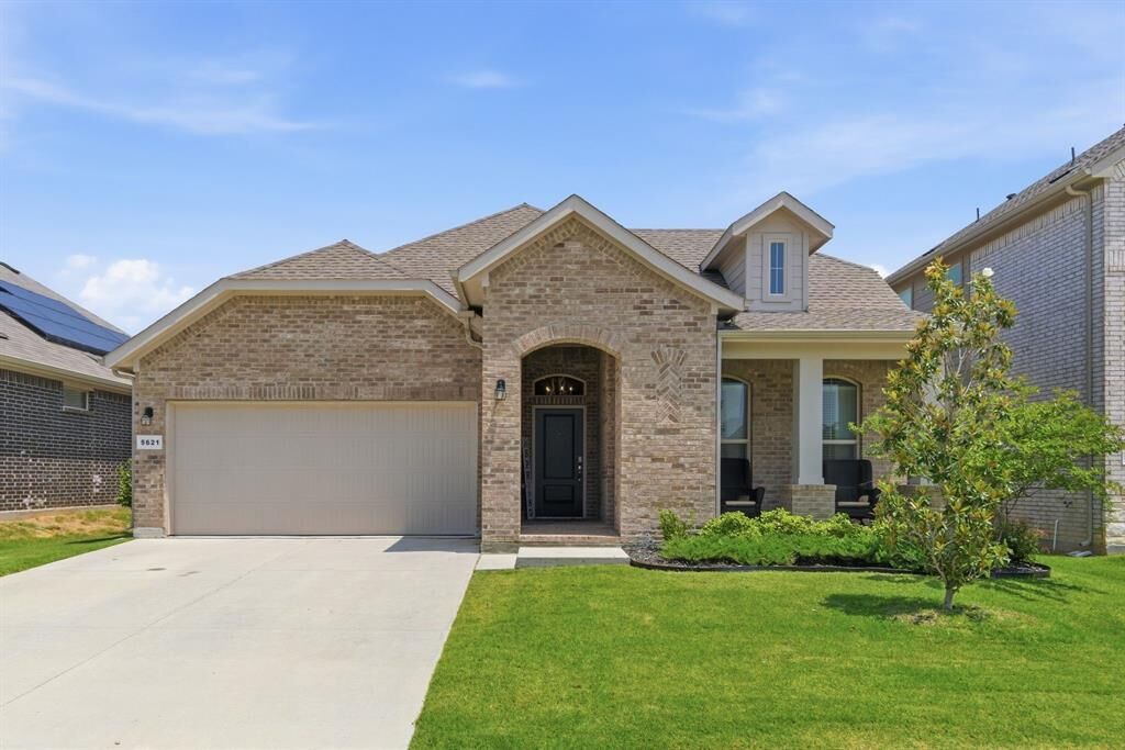 Property Photo:  5621 Round Hill Road  TX 76210 