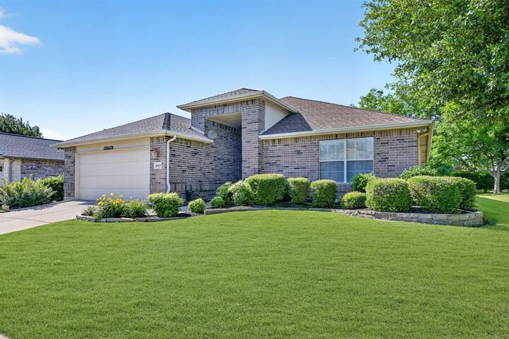 Property Photo:  9605 Rosewood Drive  TX 76207 