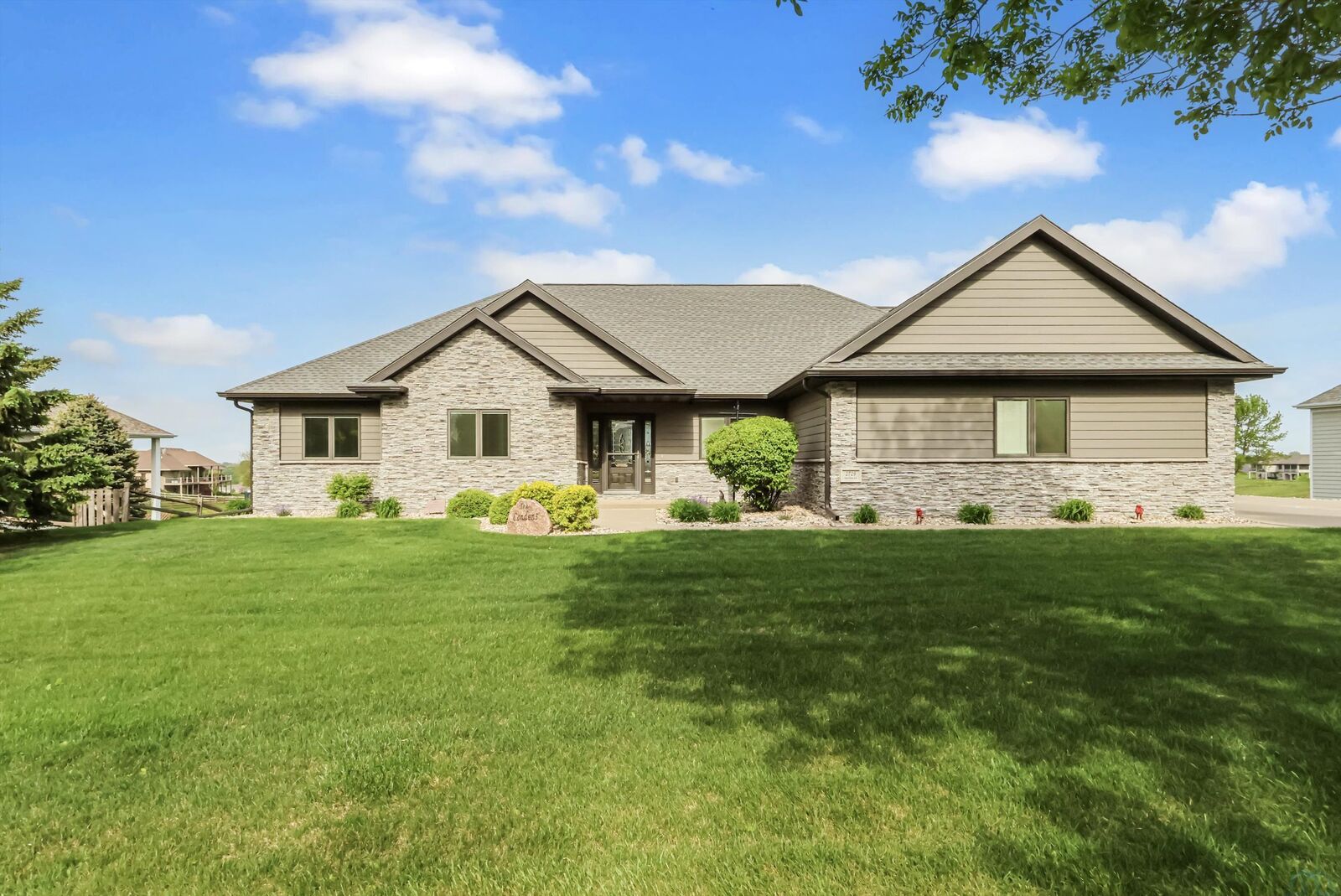 Property Photo:  2729 Glen Ellen Road  IA 51106 