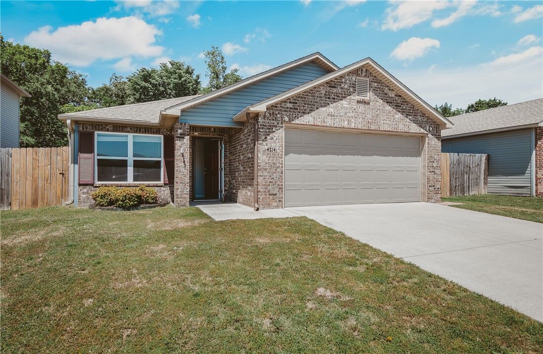 Property Photo:  4714 W Hoover Loop  AR 72704 