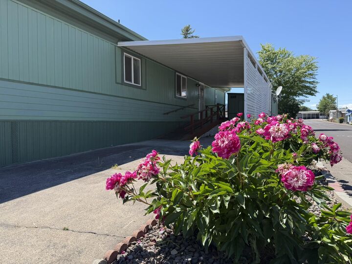 Property Photo:  301 Freeman Road Unit 70  OR 97502 