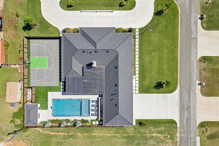 Property Photo: 627 Louisiana Street OK 73049