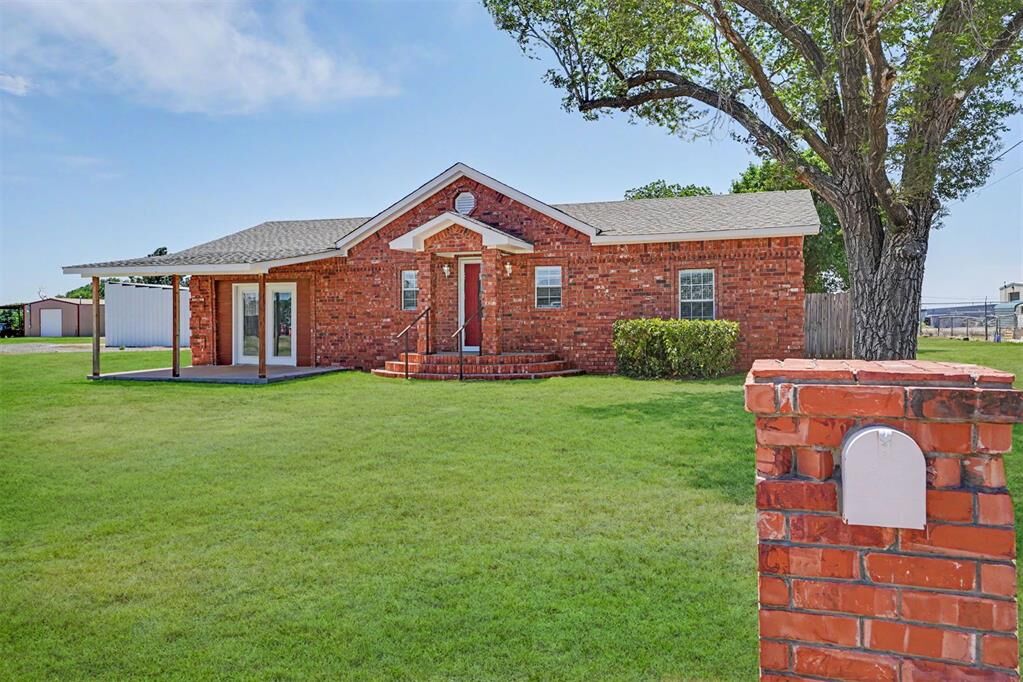 Property Photo:  112 S Bryan Avenue  OK 73532 