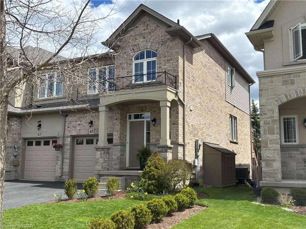 Property Photo:  45 Candlewood Court  ON L8J 0C4 