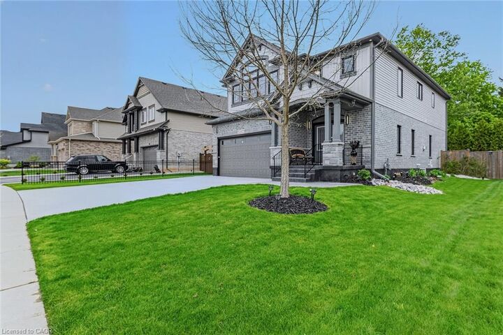Property Photo: 249 Woodway Trail ON N3Y 0C7