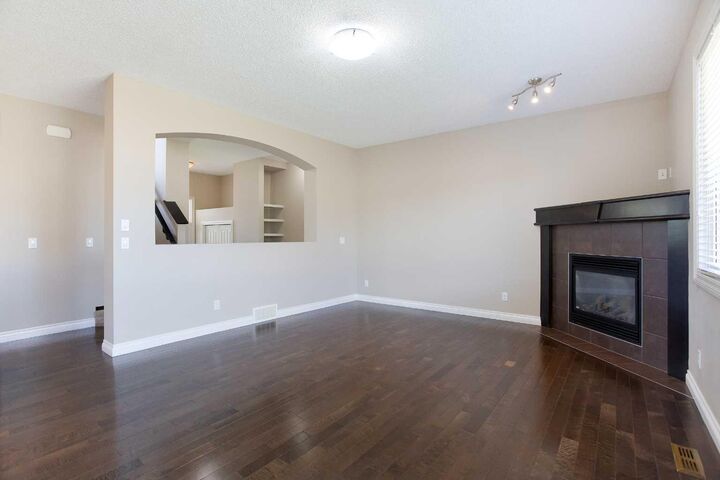 Property Photo:  606 Montgomery Close SE  AB T1V 0B7 
