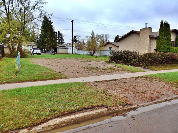 Property Photo:  4605 50 Avenue  AB T9X 1R6 