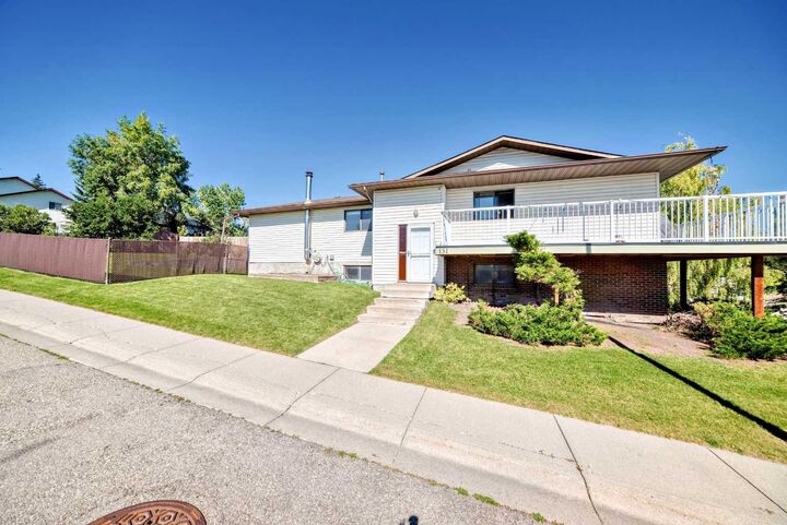 Property Photo: 131 Ranchlands Court NW AB T3G 1N8