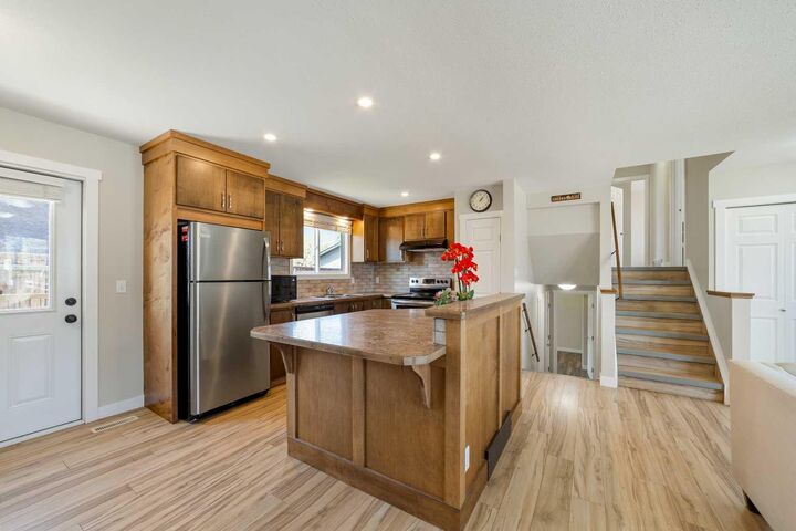 Property Photo:  10 Trent Road W  AB T1K 4N2 