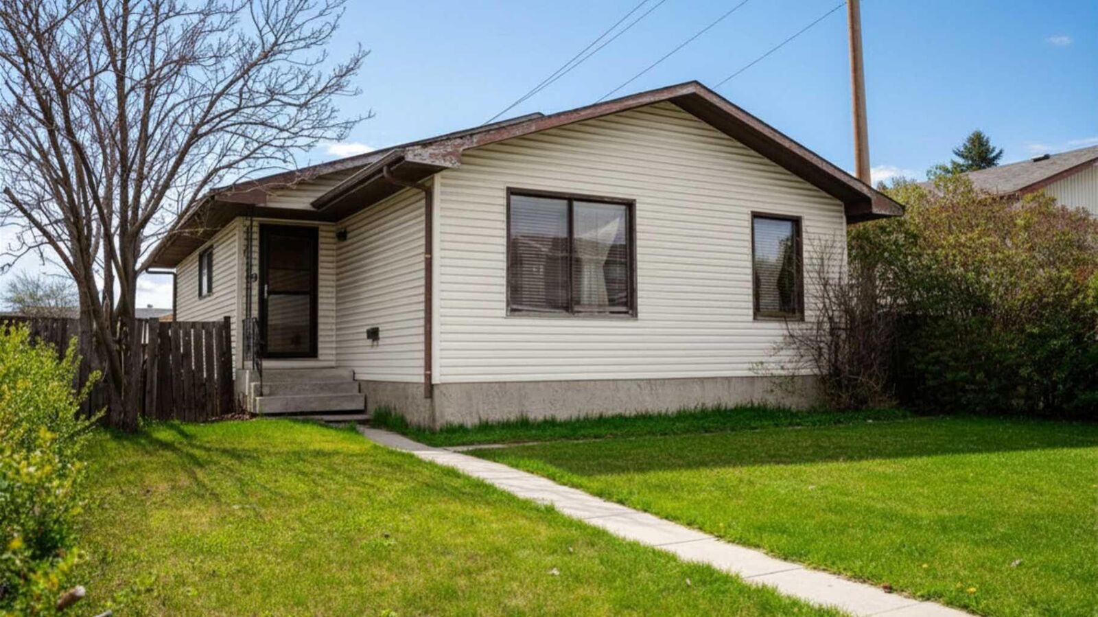 Property Photo:  139 Falsby Road NE  AB T3J 1B7 