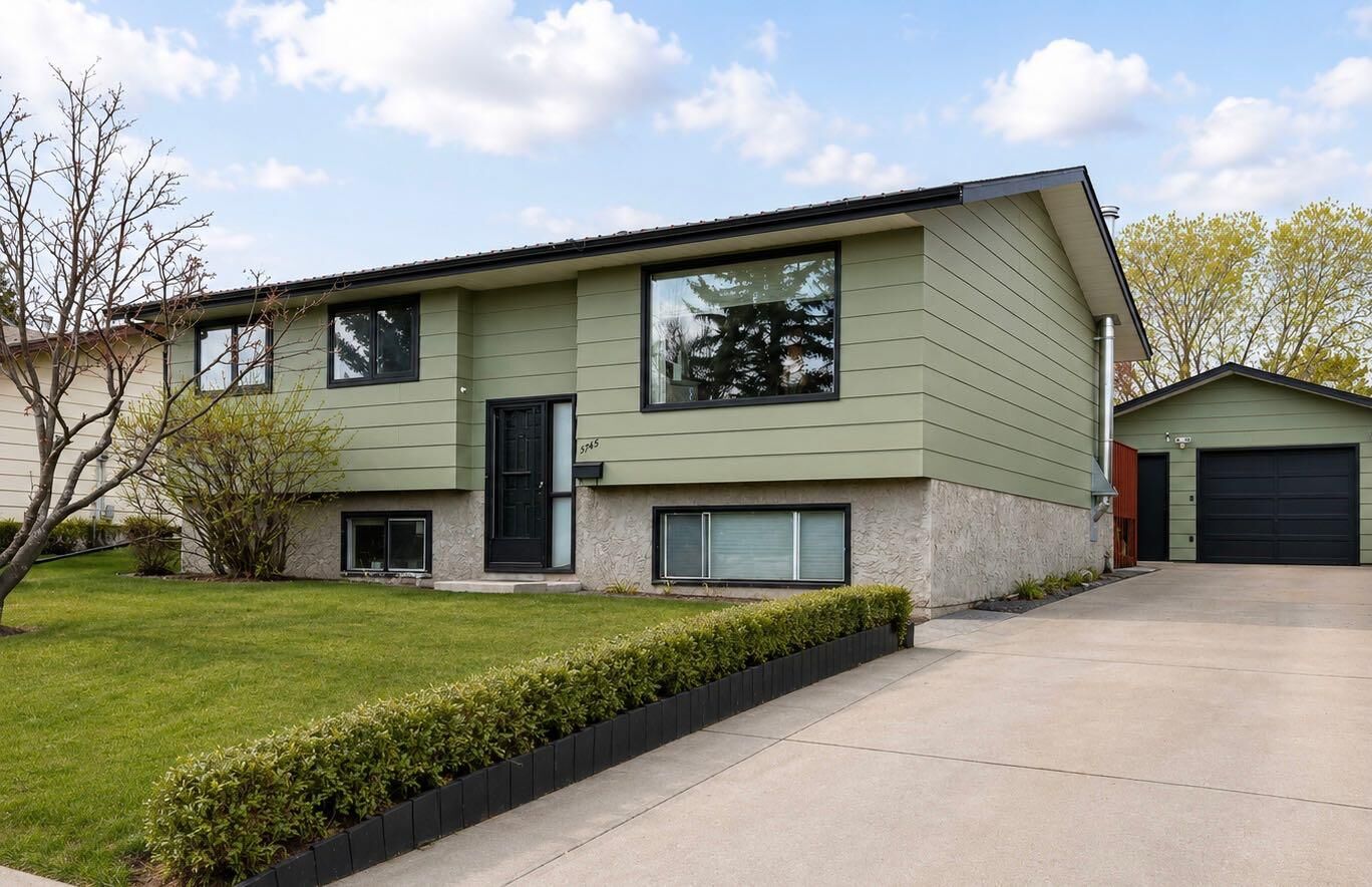 Property Photo:  5748 55 Street  AB T4T 1J7 