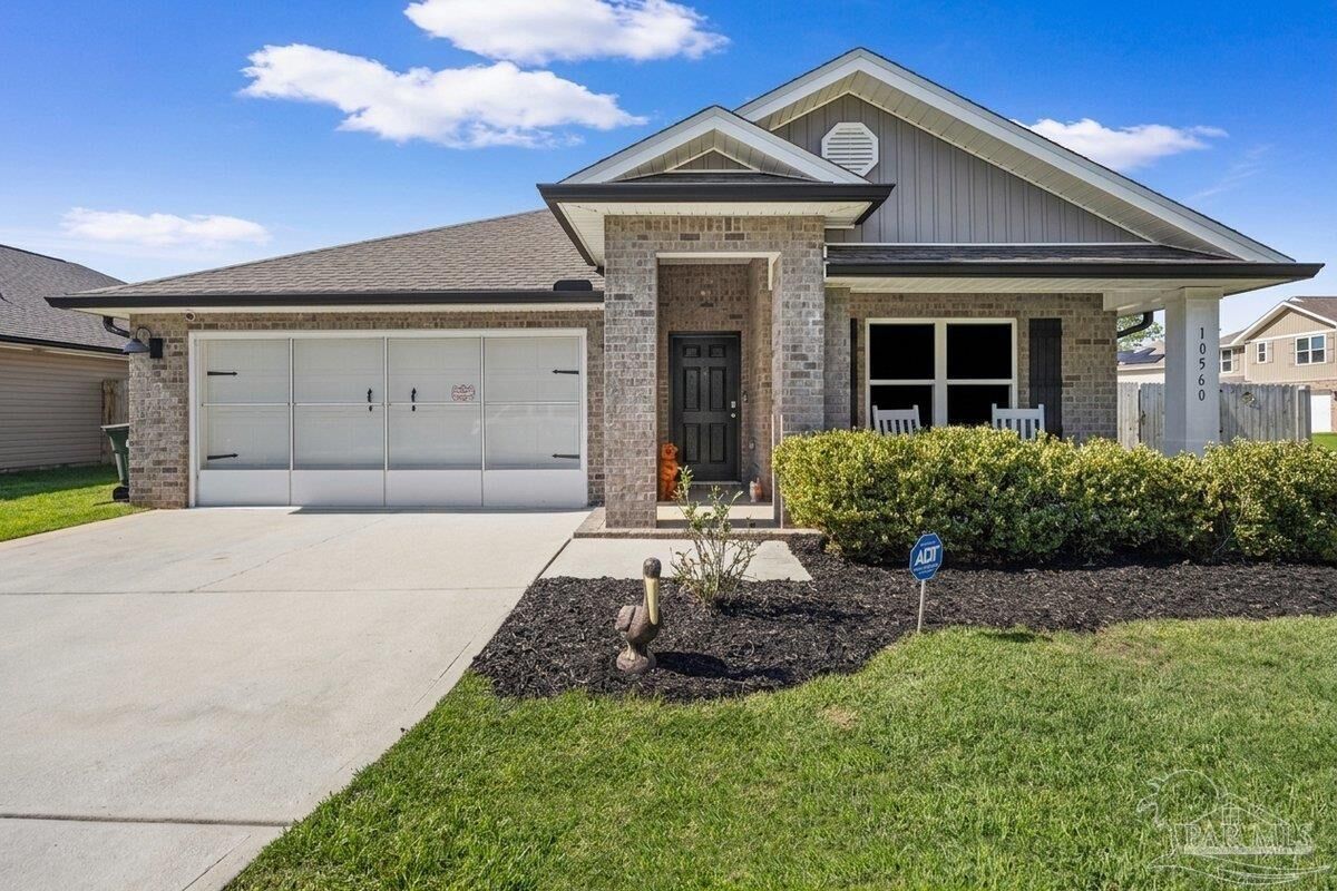Property Photo:  10560 Queens Gate Cir  FL 32506 