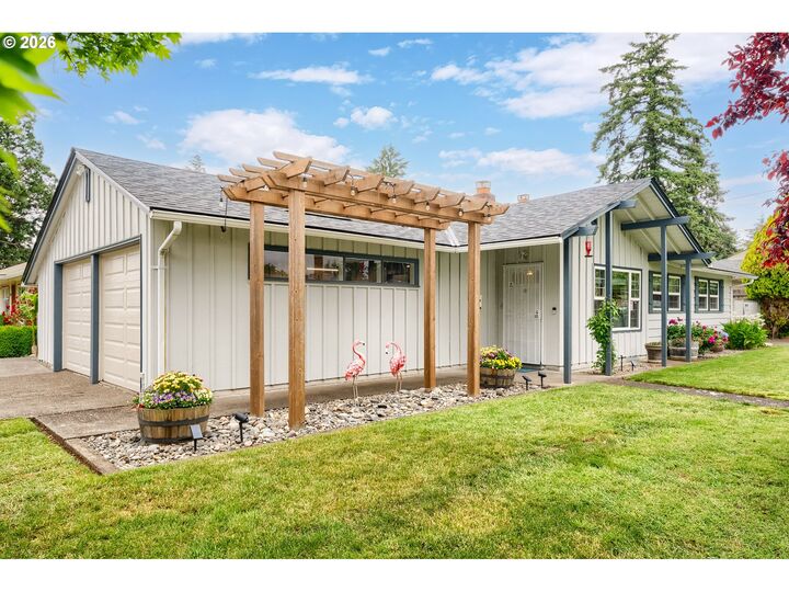 Property Photo:  2209 NE 108th Ave  OR 97220 
