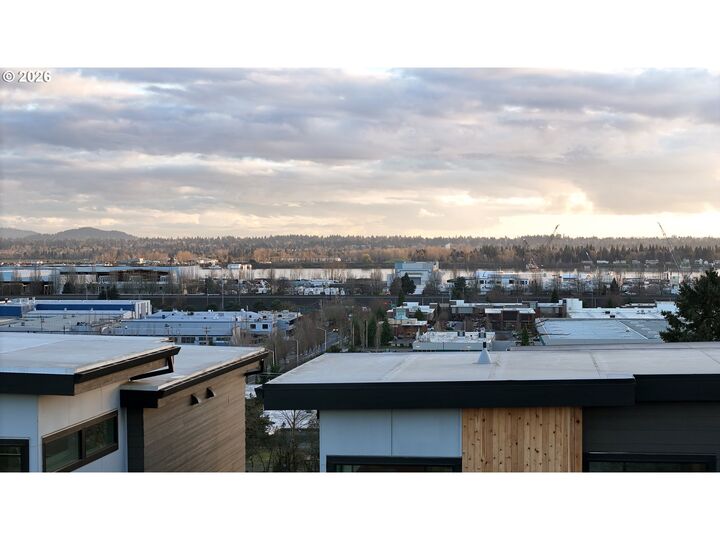 Property Photo:  2421 E 6th St  WA 98661 