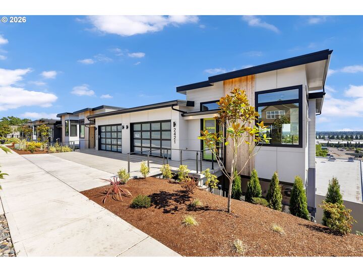 Property Photo:  2421 E 6th St  WA 98661 