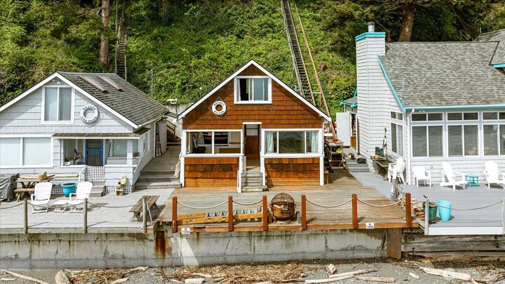 Property Photo:  8339  Franklin Road  WA 98236 