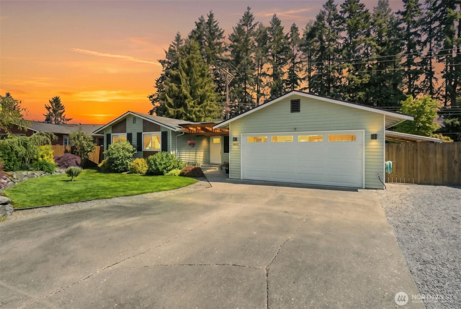 Property Photo:  1802  70th Place SE  WA 98203 