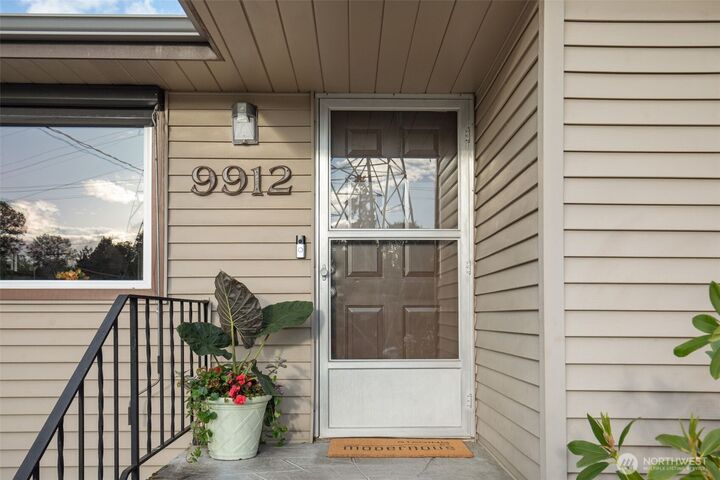 Property Photo: 9912 51st Avenue S WA 98118