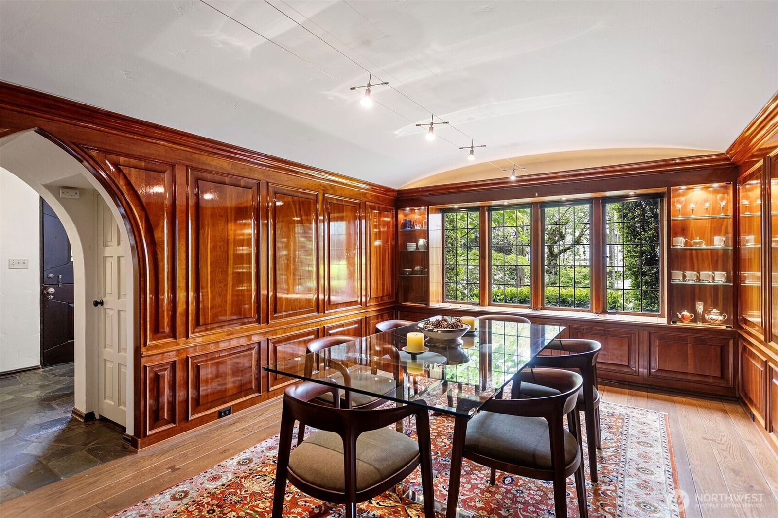 Property Photo: 720 Belmont Avenue E 6 WA 98102