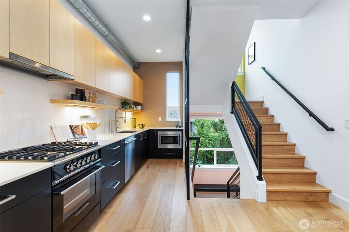 Property Photo:  7020  Greenwood Avenue N  WA 98103 