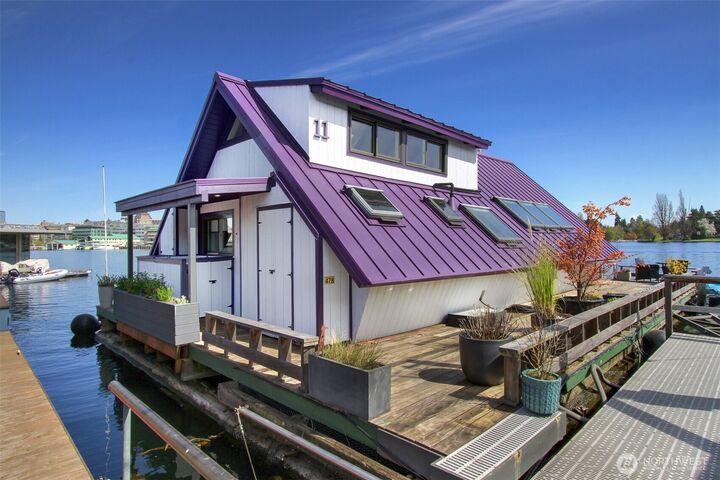 Property Photo:  2822  Boyer Avenue E 11  WA 98102 