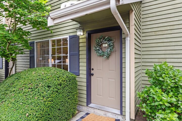 Property Photo:  412  Center Road F3  WA 98204 