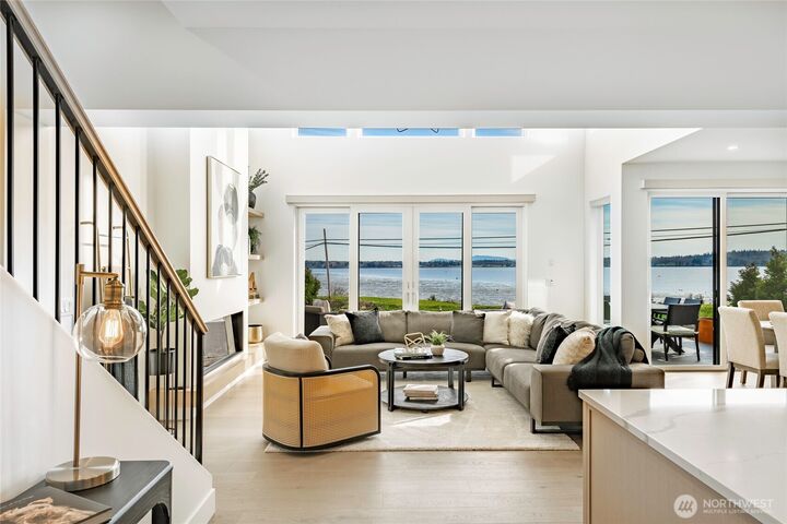 Property Photo:  1553  Mitchell Avenue 3  WA 98230 