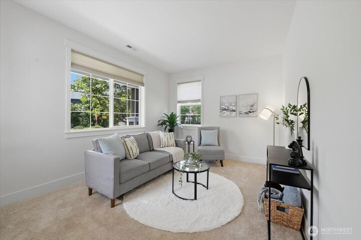 Property Photo: 9330 Templeton Avenue SE WA 98065