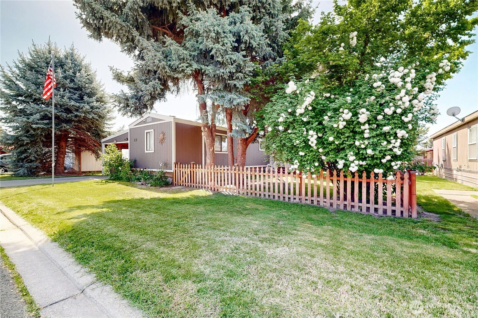 Property Photo:  968 NE Empire Street  WA 99324 