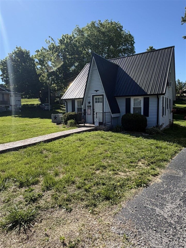 Property Photo:  505 Water Street  KY 42164 