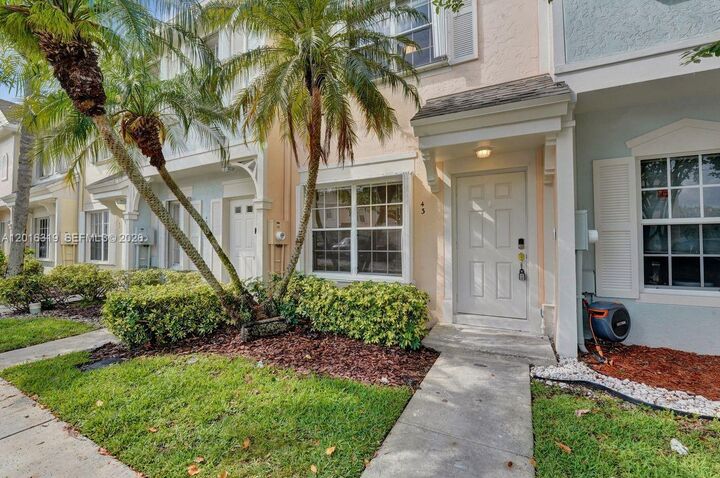 Property Photo:  43 Simonton Cir  FL 33326 