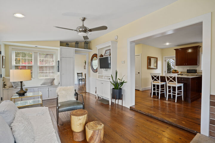Property Photo:  