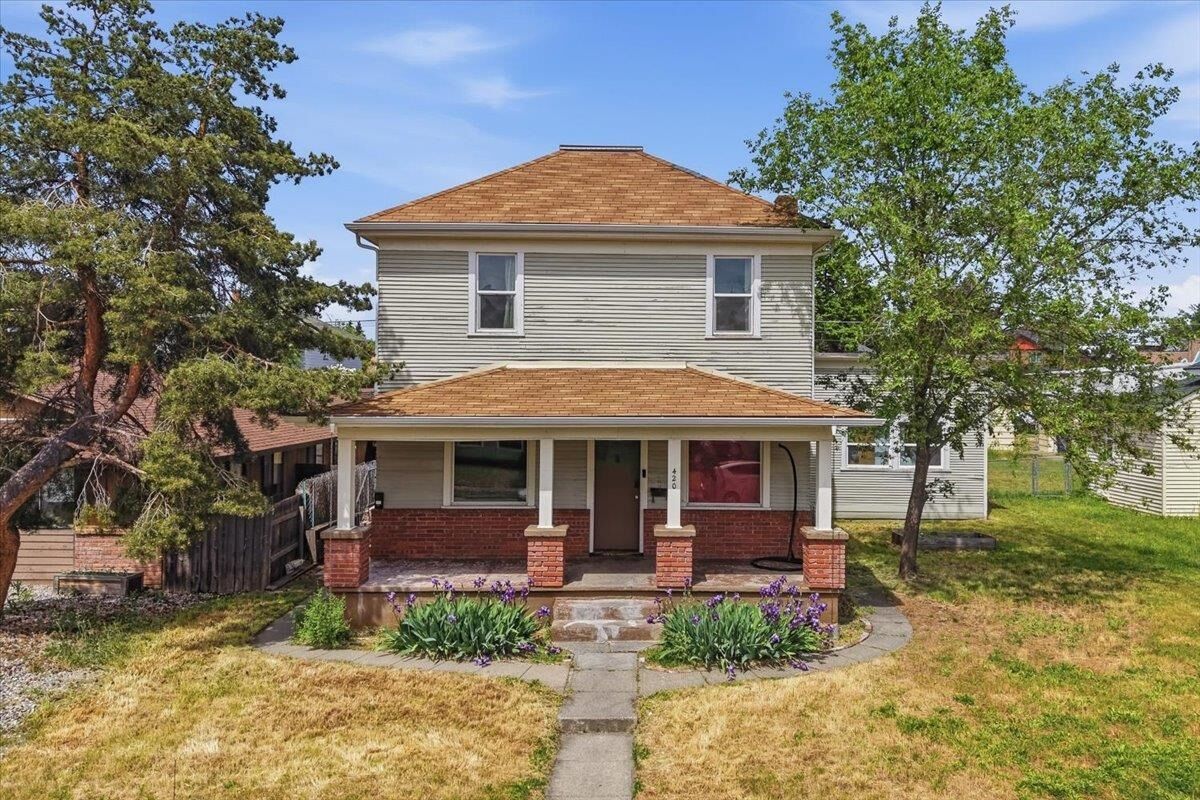 Property Photo:  420 W Shannon Ave  WA 99205 