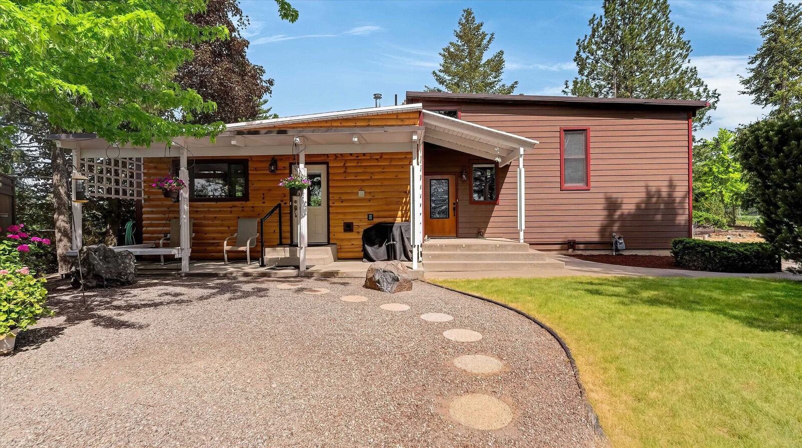 Property Photo: 3116 E Center Rd WA 99021