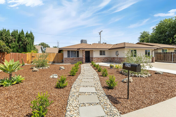 Property Photo:  634 W Theta Avenue  CA 93257 