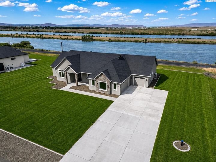 Property Photo:  161 Riviera Drive  WA 99301 