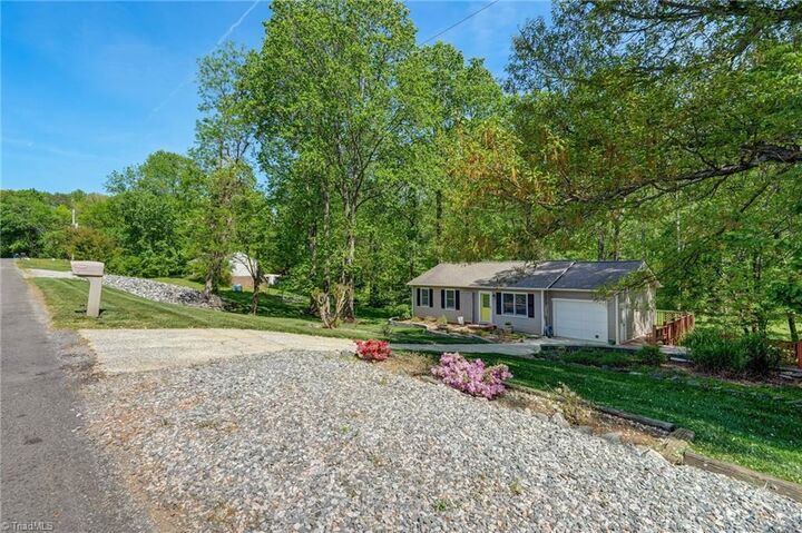 Property Photo: 915 Quailmeadow Lane NC 27235