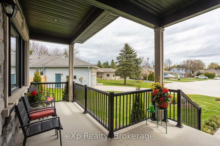 Property Photo: 43 Country Crescent ON N4L 1L7